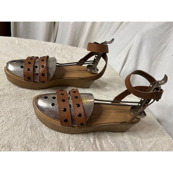 G.H. Bass & Co Leather Upper Ankle Strap Sandals Size 7.5M Brown & Metallic - Picture 2 of 12